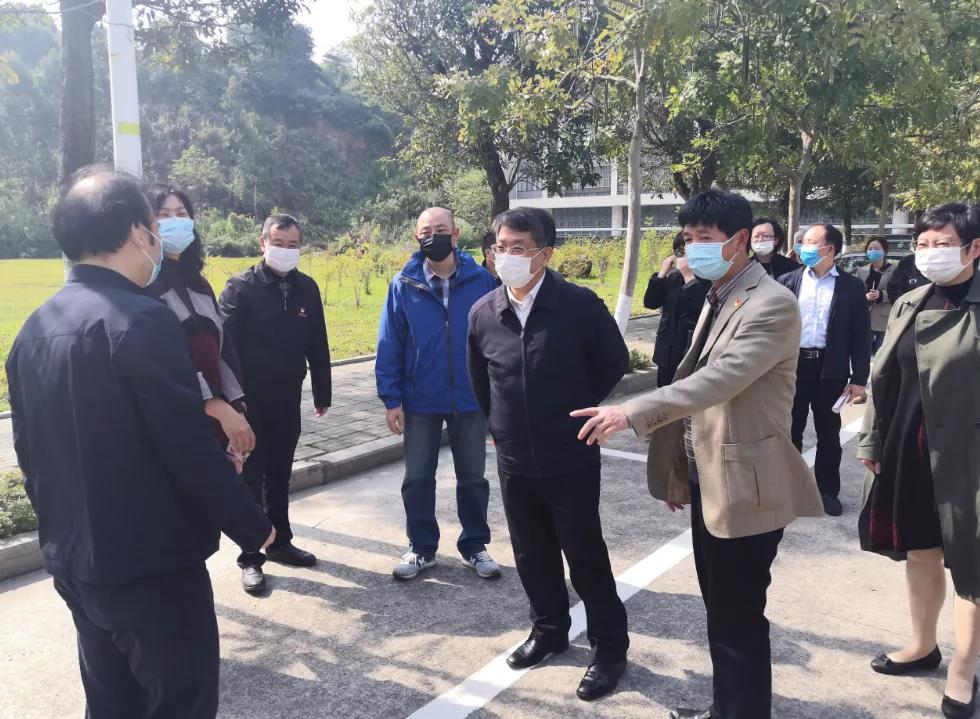 16:杨琳出席省文艺四支部向福建工程学院捐赠防疫物资
